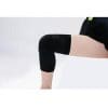 Orteza genunchi compresiva cu banda de silicon neagră 15 – 21 mmHg