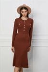 Rochie Alesia maro din tricot cu nasturi perlati la bust