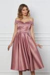 Rochie MBG roz cu umeri goi si accesoriu la decolteu