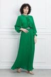 Rochie Romina lunga verde cu pliuri si curea in talie