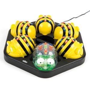 Set pentru clasă 5 roboți Bee-Bot®, 1 robot Blue-Bot® și stație de încărcare