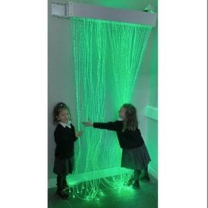Cortină cu fibră optică pentru activități senzoriale cu suport de perete